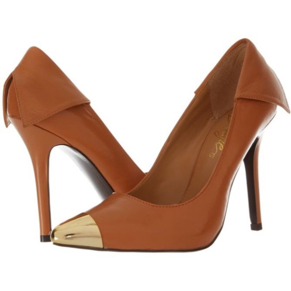 EUC FERGIE Podium Pumps in Camel and Gold-tone